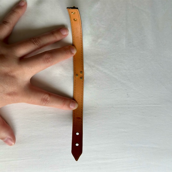 [SOLD] Authentic LOUIS VUITTON ESSENTIAL V BRACELET IN MONOGRAM SIZE 17 - Picture 9 of 12